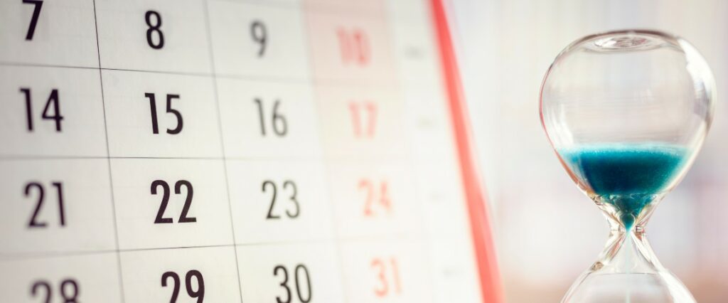 hour glass and calendar