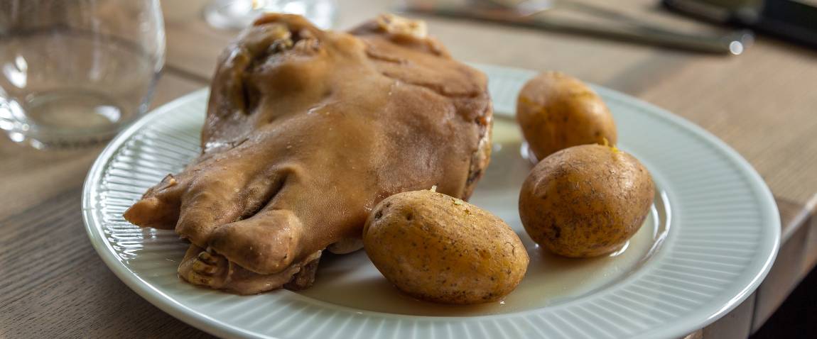sheep head with boiled potatoes