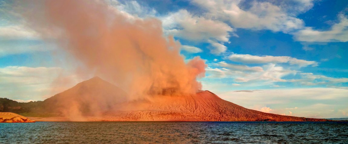 eruption of tavurvur volcano