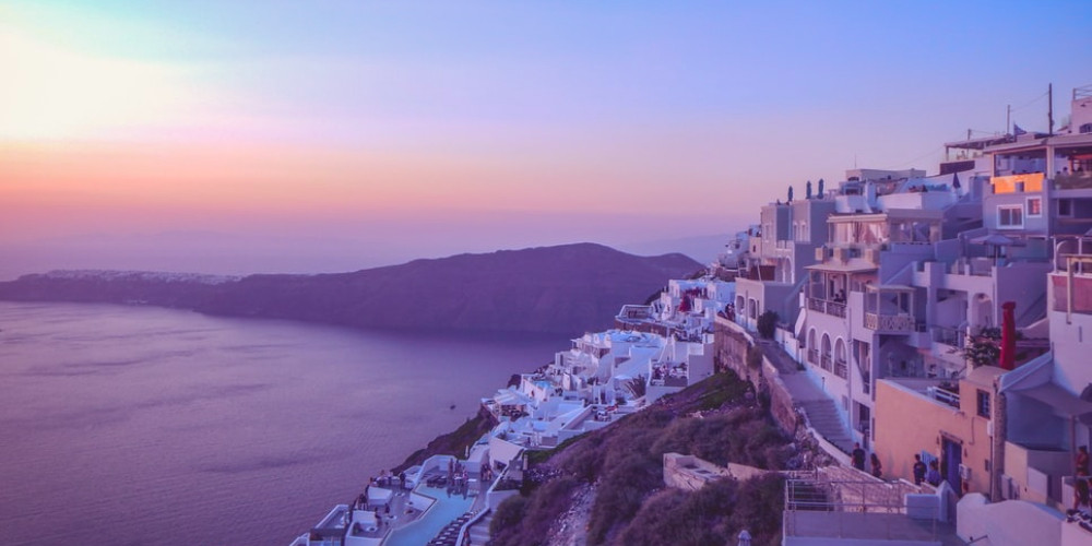 10 reasons why you should travel to Santorini instead of Mykonos