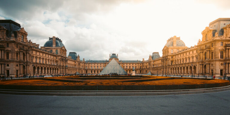 Hermitage or Louvre? Which one of these museums to visit?