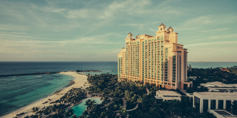 11 причин, по которым вам стоит поехать на Багамы прямо сейчас