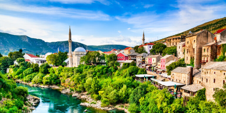 What are the main tourist resorts in Bosnia and Herzegovina?