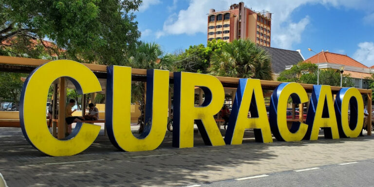 11 reasons why you should travel to Curacao right now