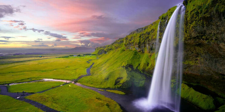 15 reasons why you should travel to Iceland right now