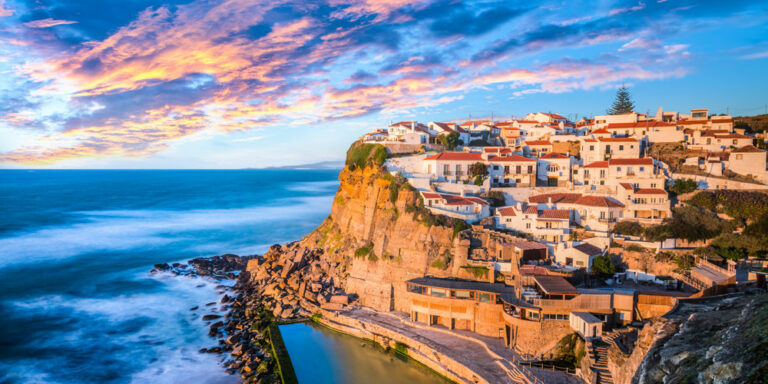 Какие основные туристические курорты находятся в Португалии?